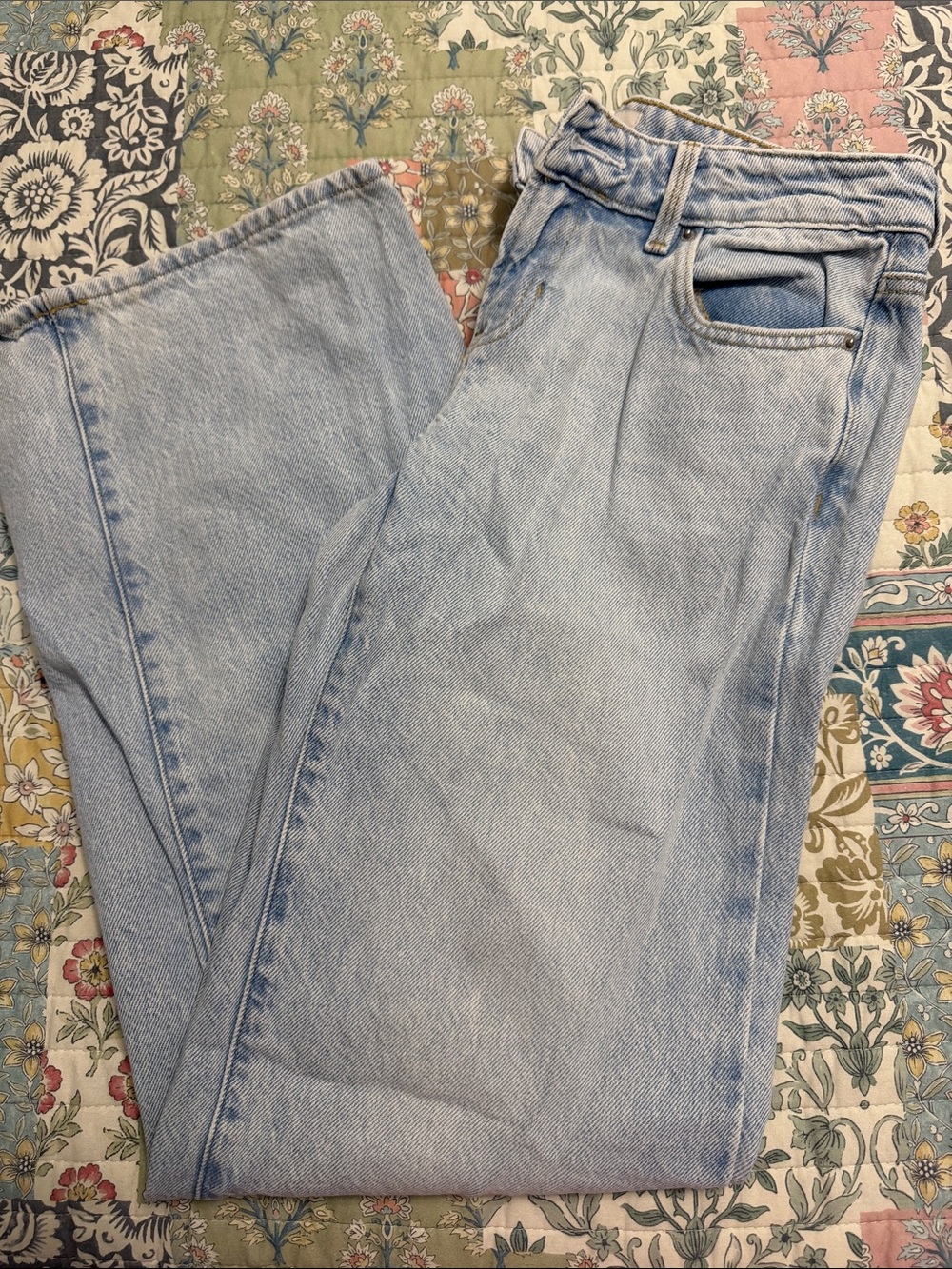 PacSun Light Wash Low-Rise Girlfriend Jeans